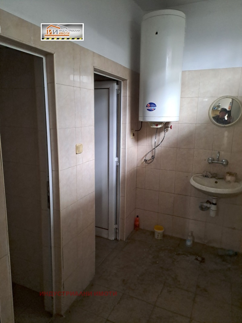 Дава под наем ПРОМ. ПОМЕЩЕНИЕ, гр. Пловдив, Индустриална зона - Север, снимка 13 - Производствени сгради - 46449609