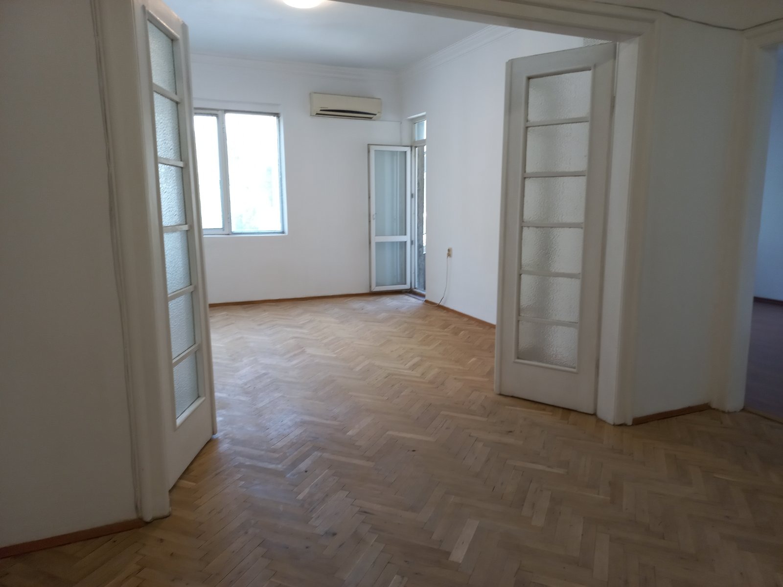 Дава под наем 4-СТАЕН, гр. София, Център, снимка 7 - Апартаменти - 54913586