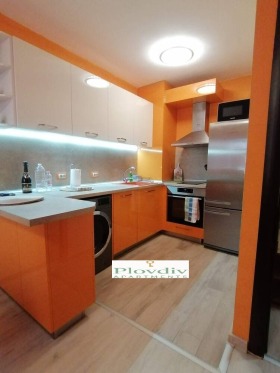 1 chambre Hristo Smirnenski, Plovdiv