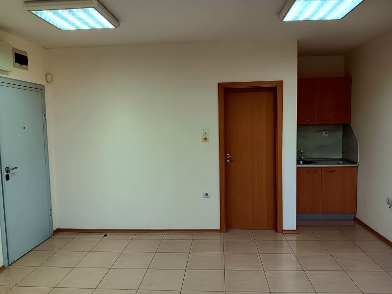 De inchiriat  Birou Plovdiv , Cârșiiaca , 73 mp | 40689819 - imagine [4]