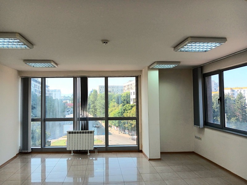 De inchiriat  Birou Plovdiv , Cârșiiaca , 73 mp | 40689819