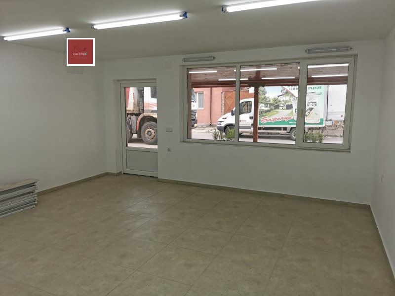 Vuokrattavana  Myymälä Sofia , Vraždebna , 47 neliömetriä | 74202089 - kuva [2]