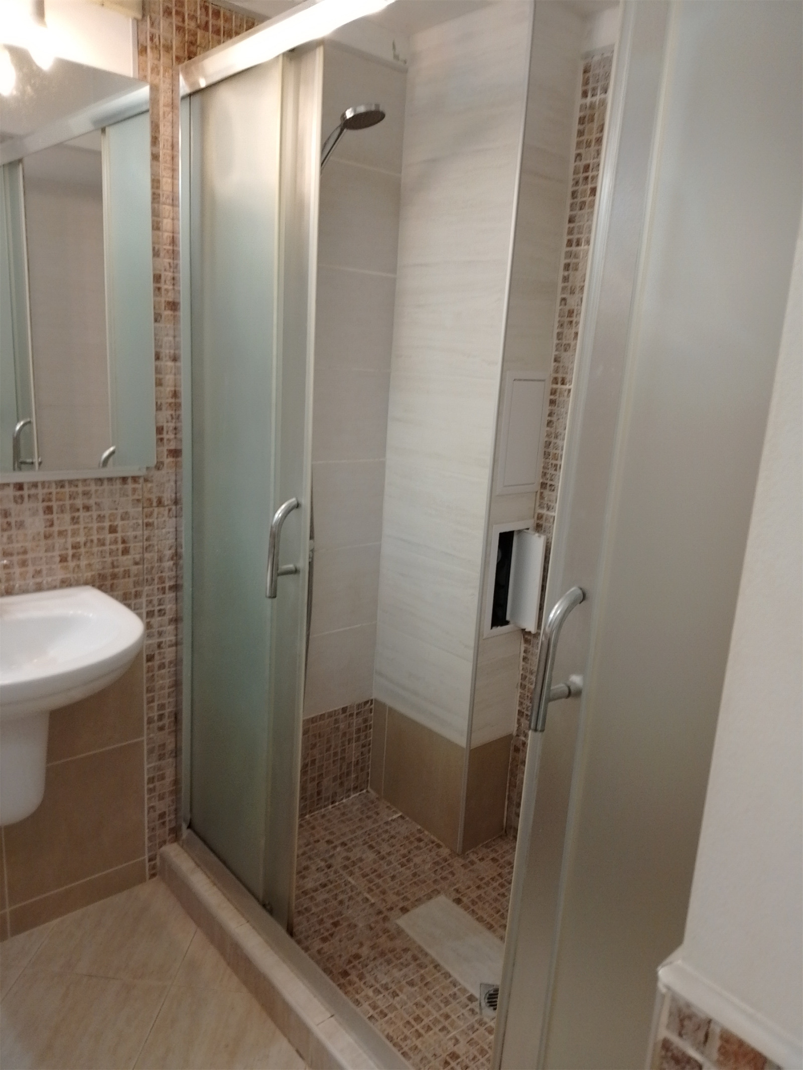 Дава под наем 2-СТАЕН, гр. София, Изток, снимка 3 - Апартаменти - 53986732