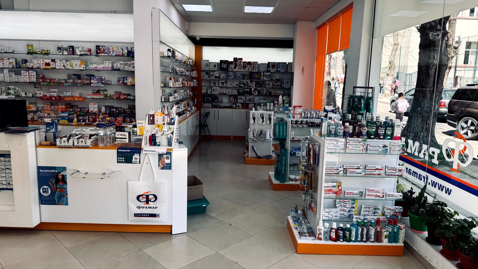 Дава под наем МАГАЗИН, гр. Бургас, Център, снимка 8 - Магазини - 54462432