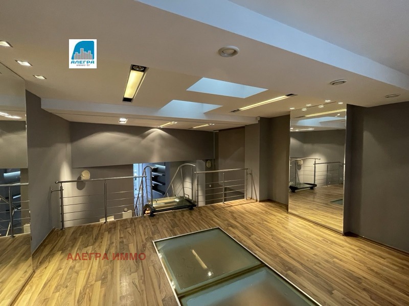 Da affittare  Negozio Plovdiv , Tsentar , 240 mq | 77332637