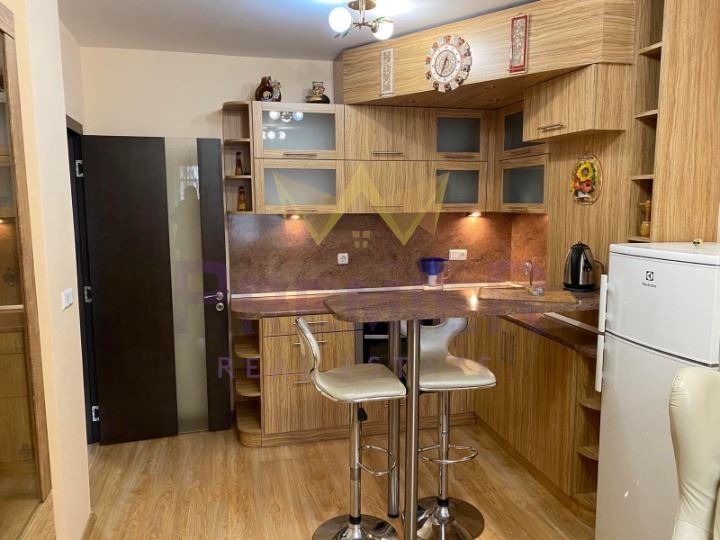 Дава под нем  2-стаен, град Варна, Център •  550 EUR • ID 97768709 — holmes.bg - [1] 