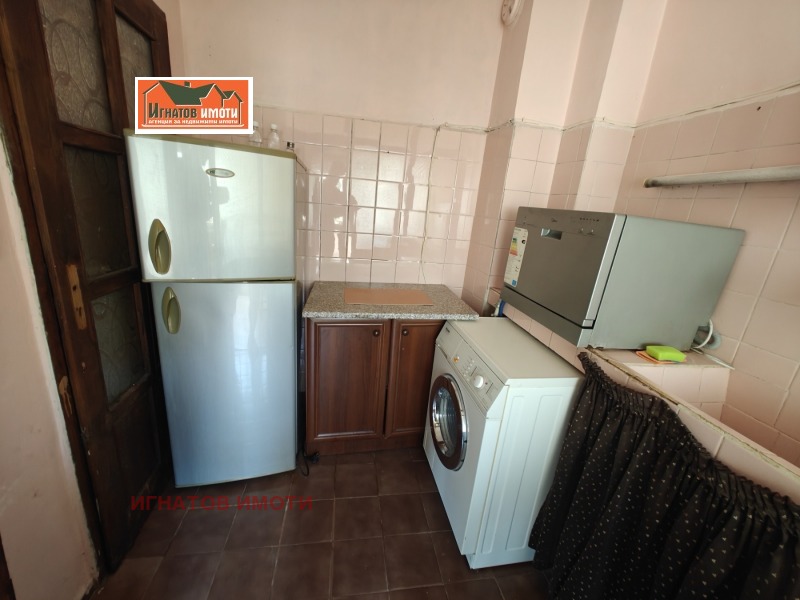 De inchiriat  1 dormitor Pazardjic , Țentâr , 60 mp | 11792747 - imagine [2]