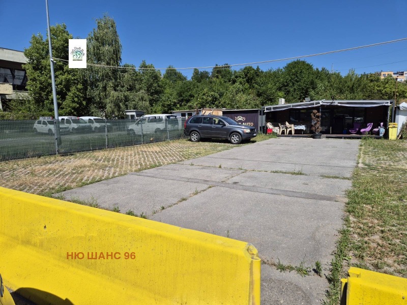 Дава под Наем ПАРКОМЯСТО в град София, Слатина - 700 кв.м / 1 022.58 € » 2 000 лв., НЮ ШАНС 96