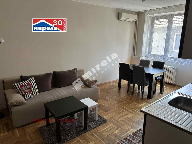 Издаје се  2 спаваће собе Софија , Центар , 65 м2 | 84965024