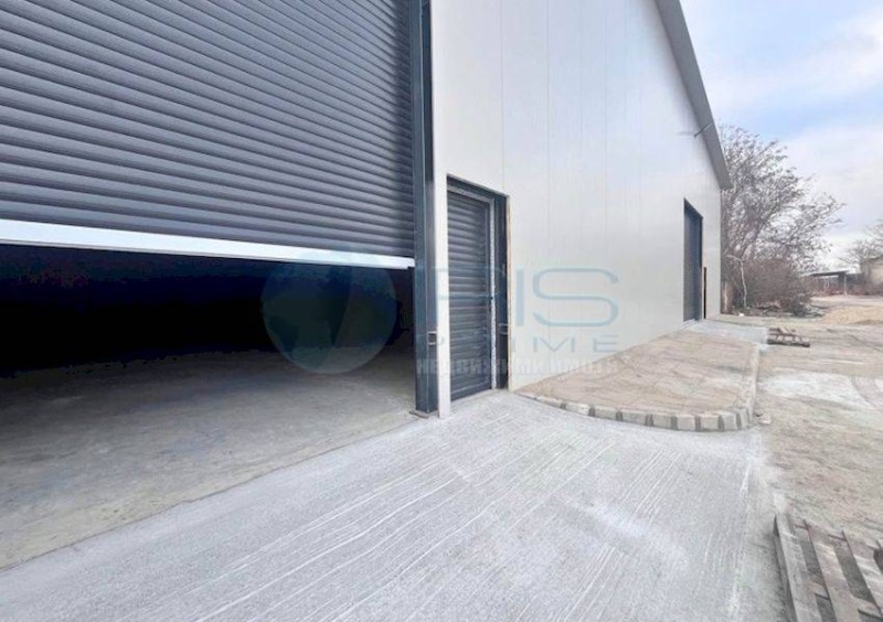 Дава под Наем СКЛАД в град Шумен, Тракия - 700 кв.м / 2 326.38 € » 4 550 лв., ИРИС ПРАЙМ ЕООД