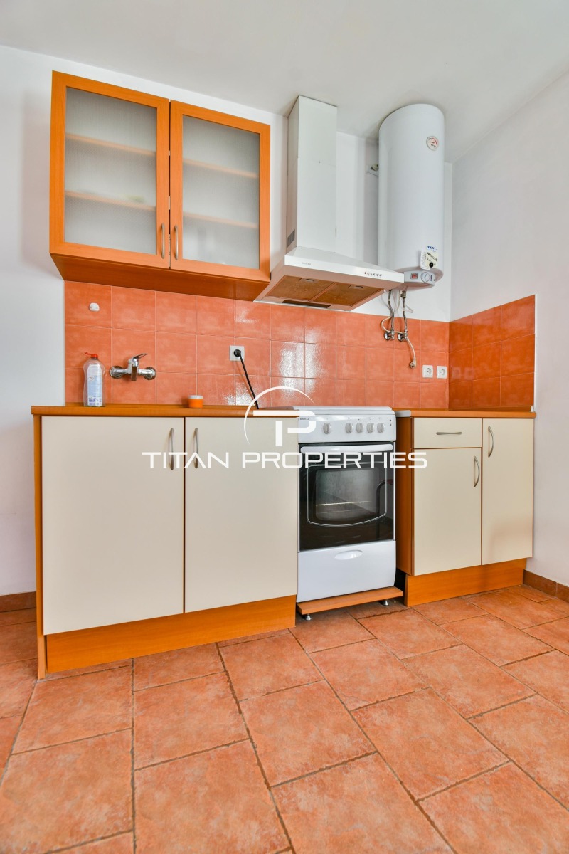 Дава под нем  3-стаен, град София, Център •  600 EUR • ID 64256702 — holmes.bg - [1] 