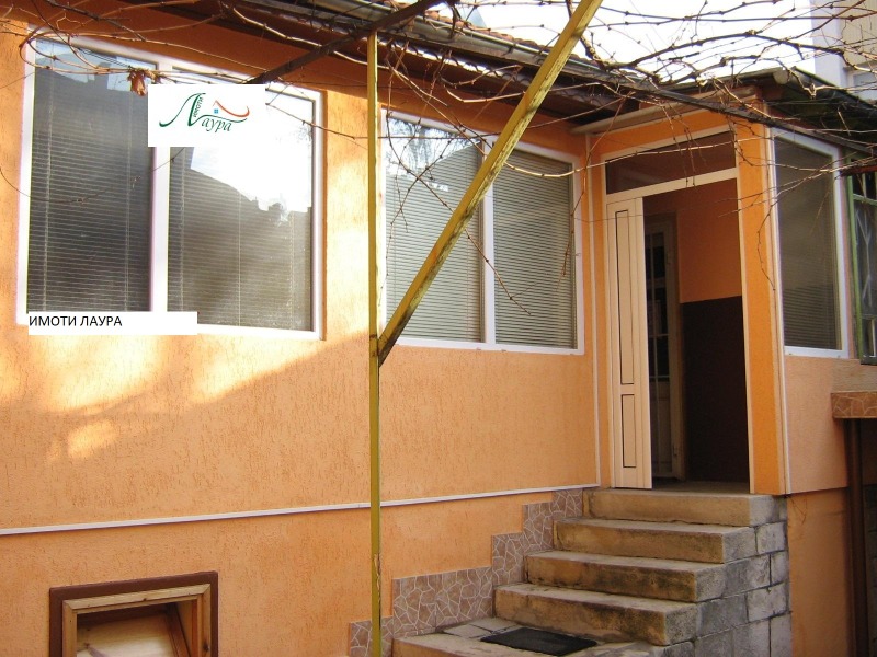 Дава под нем  Офис, град Шумен, Център •  200 лв. • ID 85178418 — holmes.bg - [1] 
