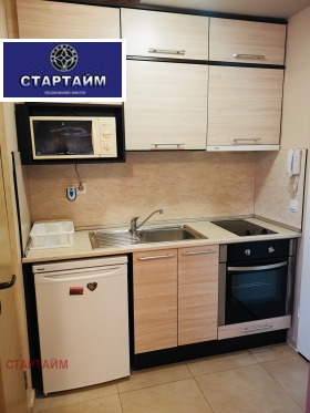 Дава под наем Ателие, таван