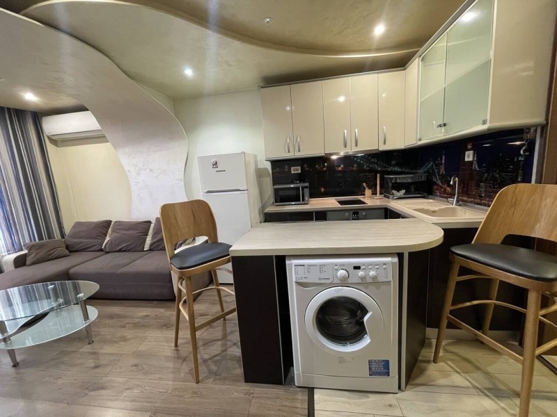Дава под нем  2-стаен, град Пловдив, Въстанически •  400 EUR • ID 79261870 — holmes.bg - [1] 