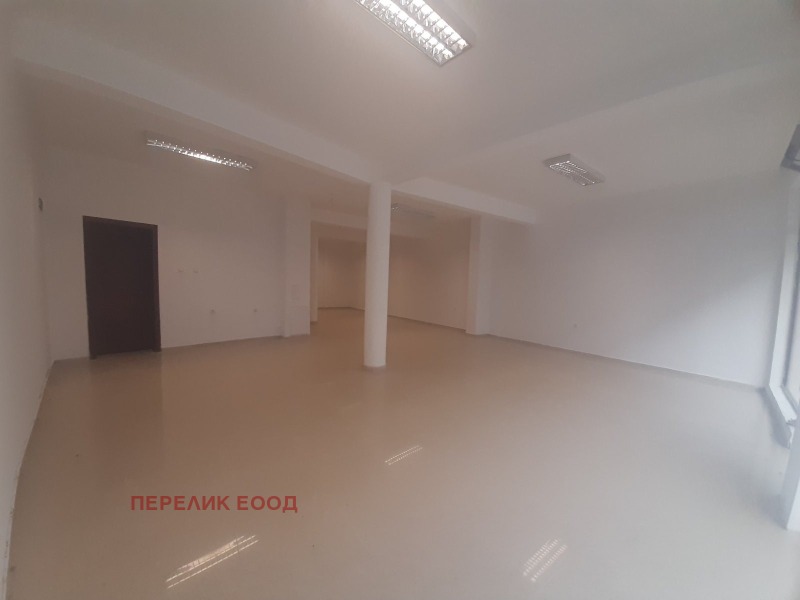 Дава под наем МАГАЗИН, гр. Казанлък, област Стара Загора, снимка 4 - Магазини - 52983538