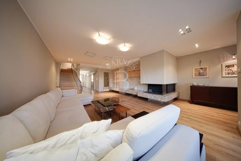Te huur  Maisonnette Sofia , Lozenets , 230 m² | 45897641