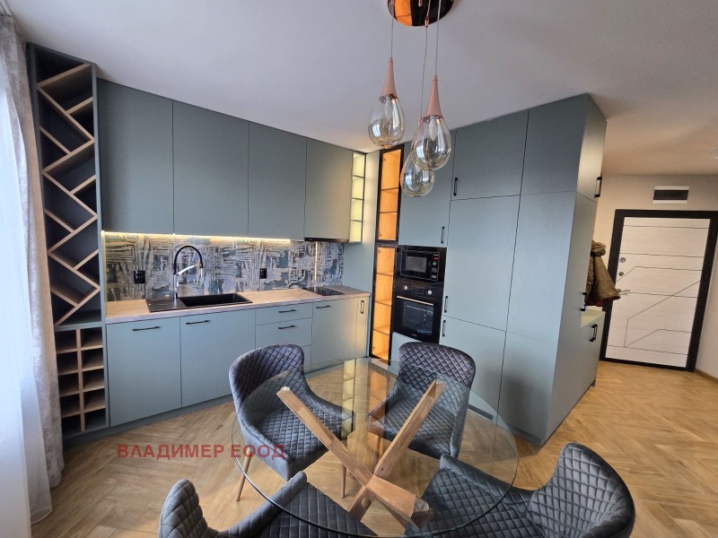 Дава под нем  2-стаен, град Пловдив, Кършияка •  730 EUR • ID 37901606 — holmes.bg - [1] 