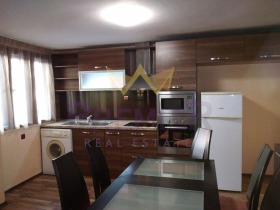 House Floor Kolhozen pazar, Varna
