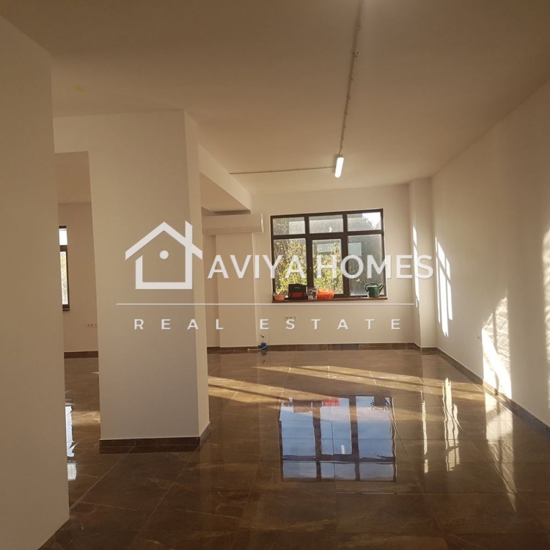Дава под Наем ОФИС в град Варна, Западна промишлена зона - 221 кв.м / 625 € » 1 222.39 лв., АВИЯ ХОУМС