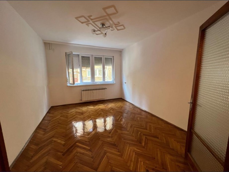 De inchiriat  1 dormitor Sofia , Țentâr , 88 mp | 53352168 - imagine [6]