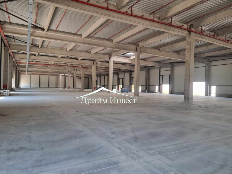 En renta  Almacenamiento Plovdiv , Industrialna zona - Yug , 6500 metros cuadrados | 33411901