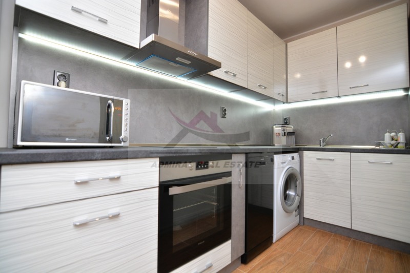 Дава под нем  2-стаен, град Варна, Център •  350 EUR • ID 86664874 — holmes.bg - [1] 