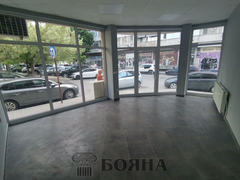 Издаје се  Схоп Русе , Центар , 32 м2 | 93858016