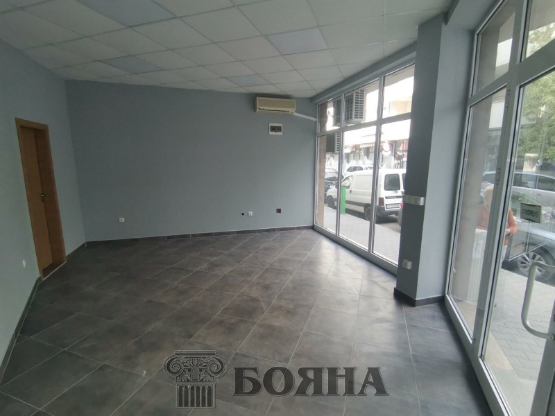 Издаје се  Схоп Русе , Центар , 32 м2 | 93858016 - слика [2]