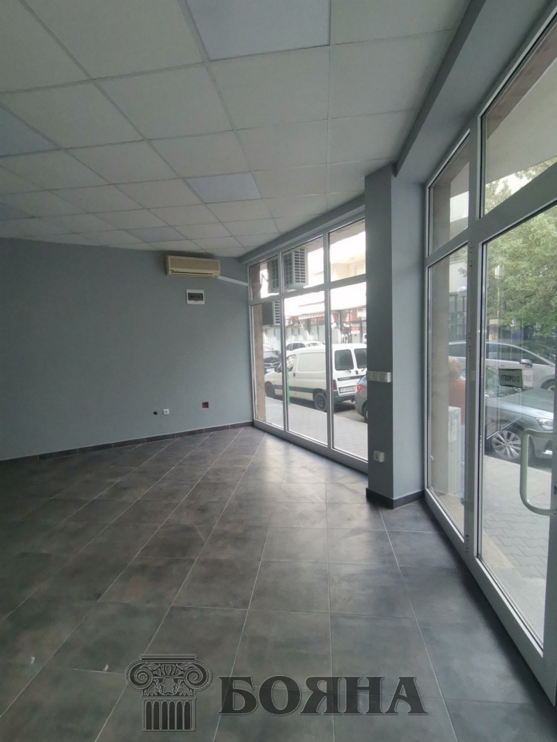 Издаје се  Схоп Русе , Центар , 32 м2 | 93858016 - слика [3]