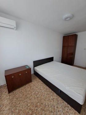 1 quarto Lazur, Burgas 6