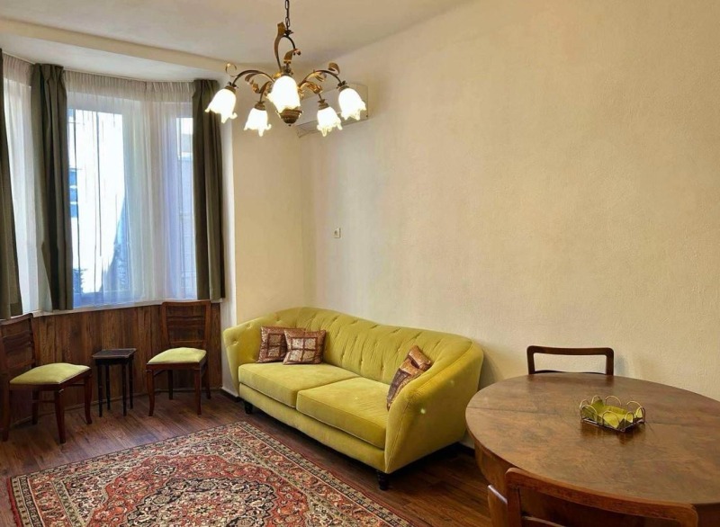 A louer  1 chambre Sofia , Tsentar , 80 m² | 49033976