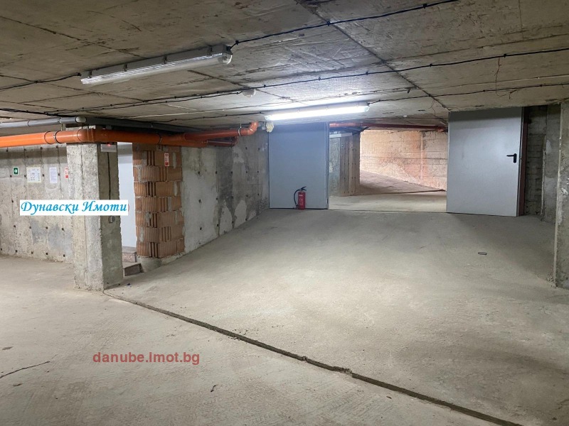 Дава под наем ГАРАЖ, ПАРКОМЯСТО, гр. Русе, Център, снимка 2 - Гаражи и паркоместа - 52723619