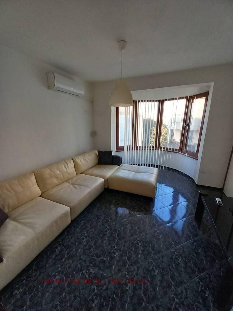 Издаје се  2 спаваће собе Бургас , Вазраждане , 80 м2 | 63246621