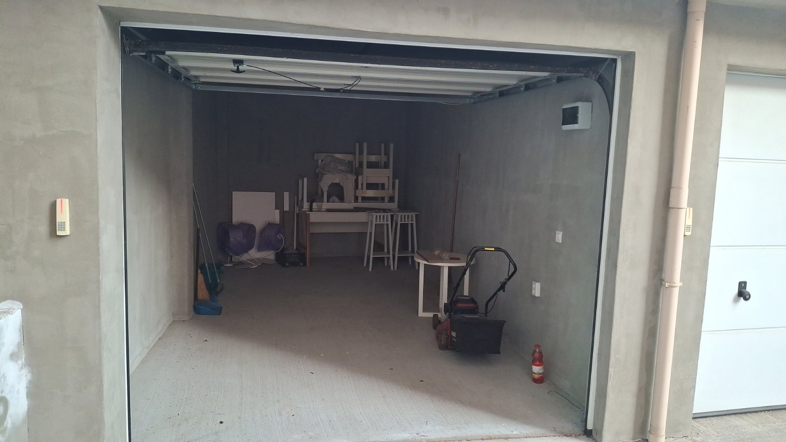 Дава под наем ГАРАЖ, ПАРКОМЯСТО, гр. Русе, Център