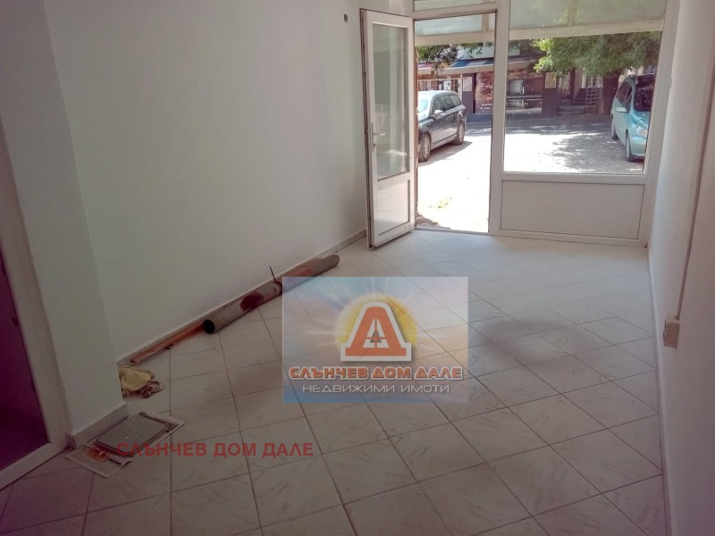 Дава под Наем ОФИС в град Шумен, Математическа гимназия - 23 кв.м / 245 € » 479.18 лв., СЛЪНЧЕВ ДОМ ДАЛЕ