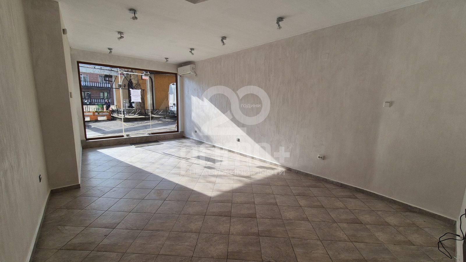 Дава под наем МАГАЗИН, гр. Велико Търново, Център