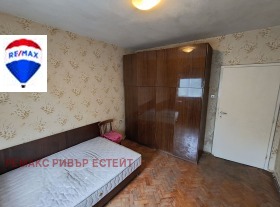 1 chambre Chirok tsentar, Rouse 1