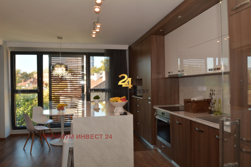 Vuokrattavana  2 makuuhuonetta Plovdiv , Tsentar , 90 neliömetriä | 14336350