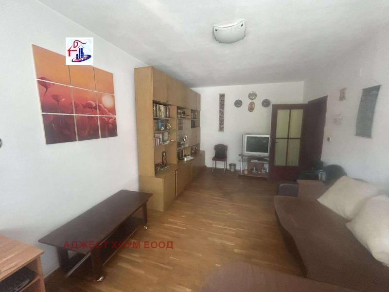 В аренду  3+ спальни Шумен , Център , 100 кв.м | 42427477
