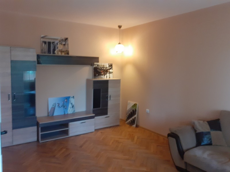 Te huur  2 slaapkamers Sofia , Iztok , 120 m² | 61352364